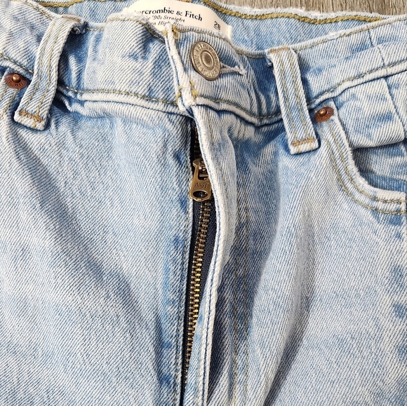 Abercrombie & Fitch The 90s Straight Ultra High Rise Jeans - Picture 8 of 13